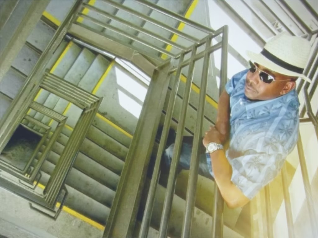 Arthur Jae in hat and shades